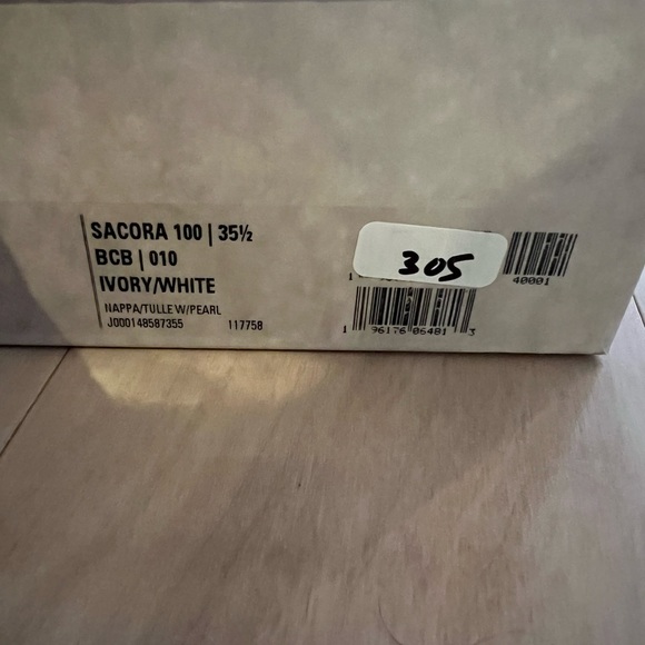 Jimmy Choo
Sacora Tulle Peep-Toe Sandals
35.5 (5.5)
Ivory - Picture 8 of 11